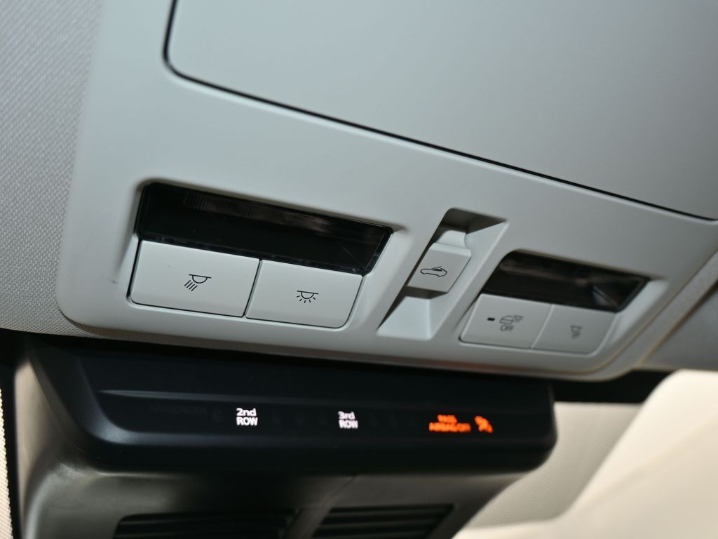 Used 2025 Rhodium White Premium Mazda Preferred image 22