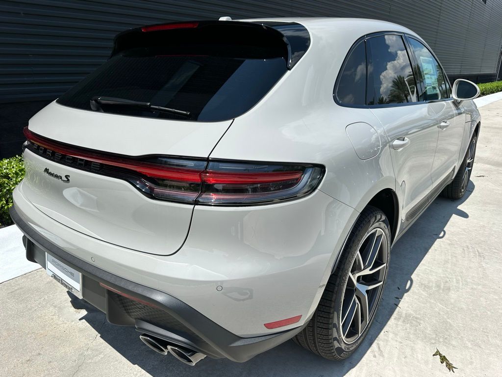 Thumbnail: 2025 Porsche Macan - 9