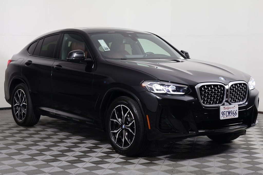 Thumbnail: 2023 BMW X4 - 3