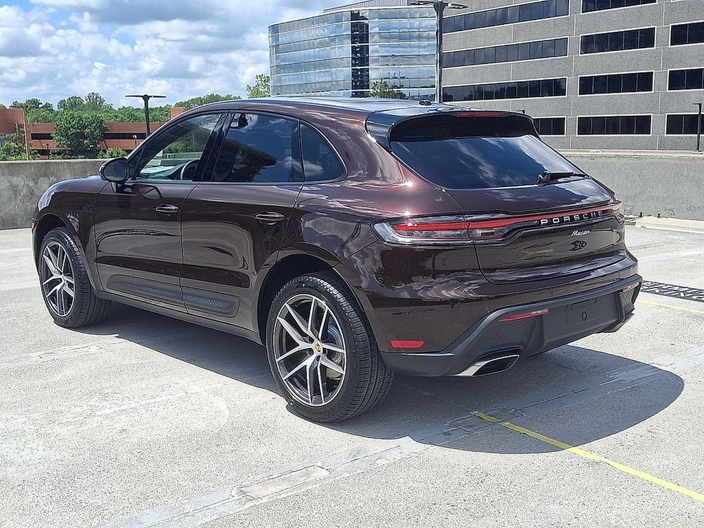 Thumbnail: 2025 Porsche Macan - 10