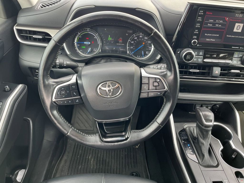 2021 Toyota Highlander Hybrid XLE 21