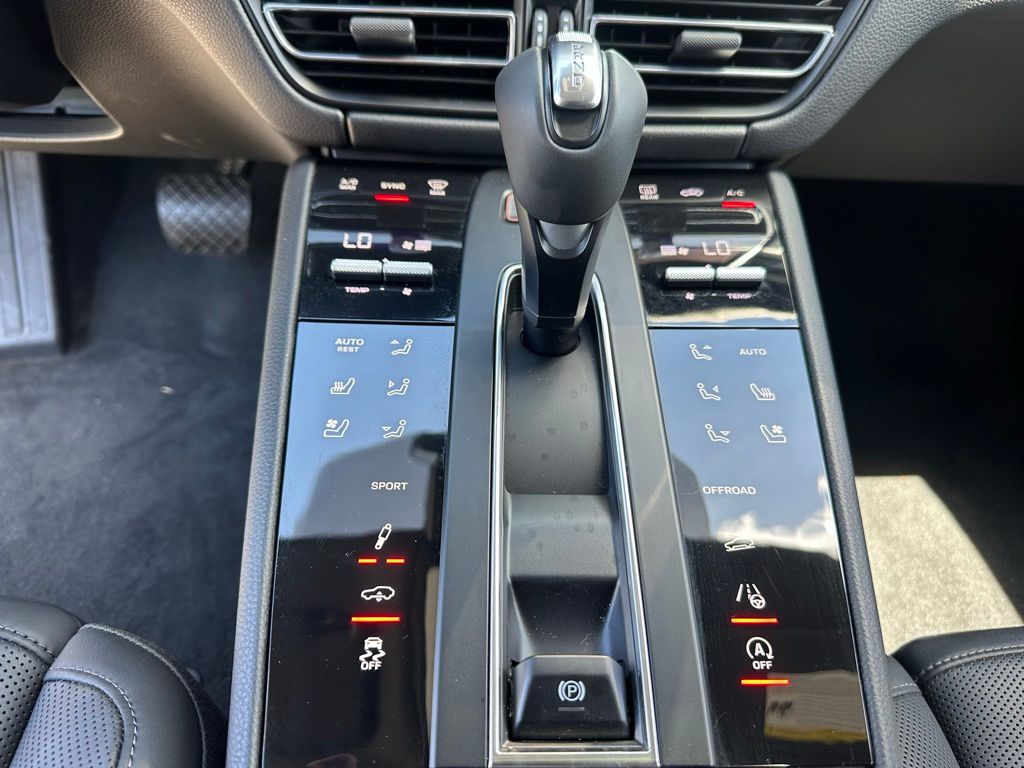 Thumbnail: 2025 Porsche Macan - 22