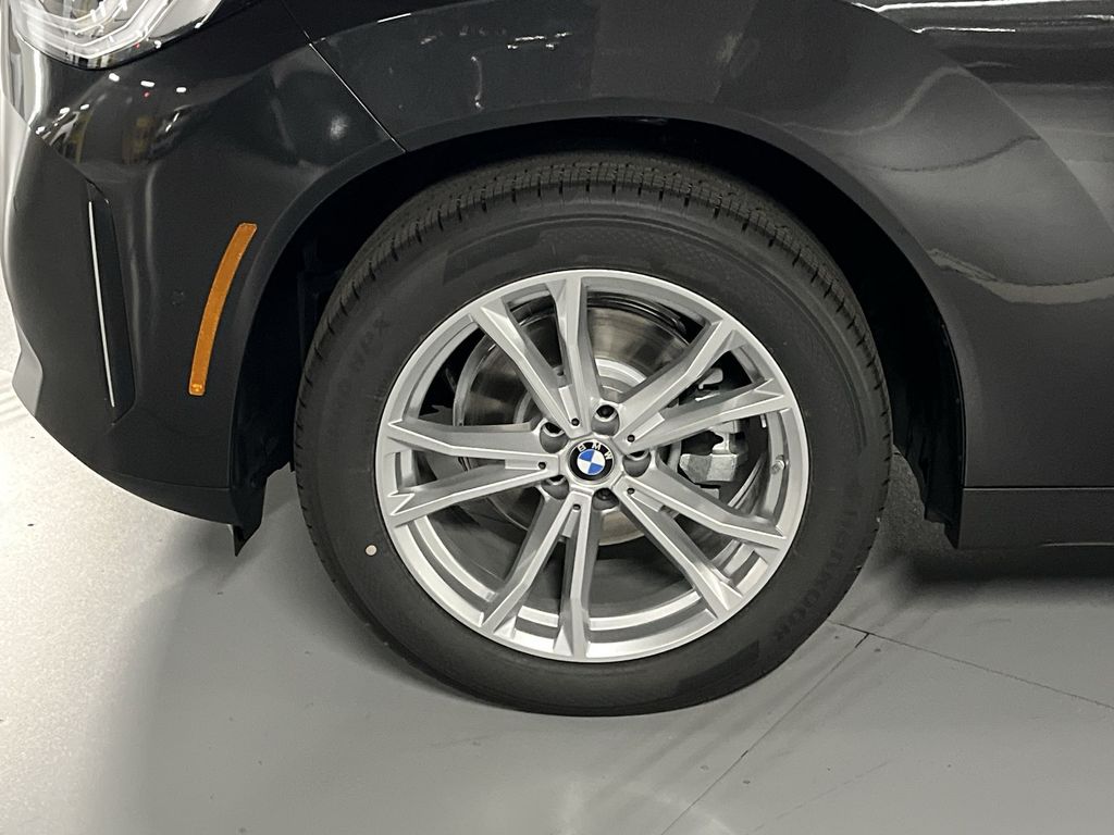 Thumbnail: 2025 BMW X3 - 10