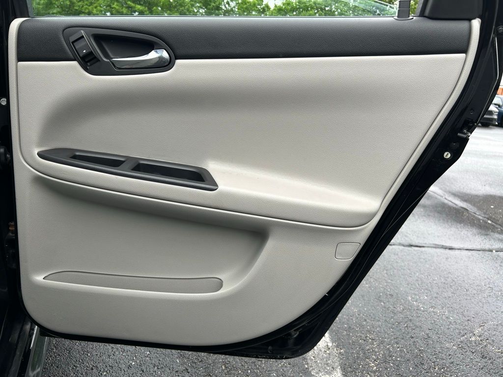 2011 Chevrolet Impala LTZ 21