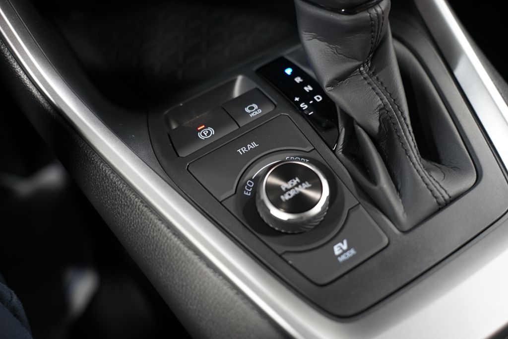 2025 Toyota RAV4 LE 22