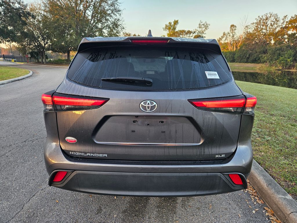 2022 Toyota Highlander XLE 4