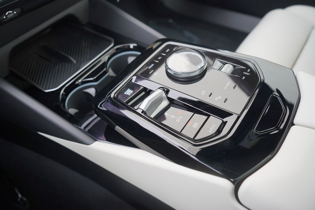 Thumbnail: 2025 BMW 5 Series - 19