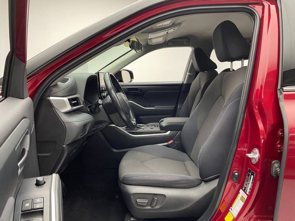 Thumbnail: 2022 Toyota Highlander - 12