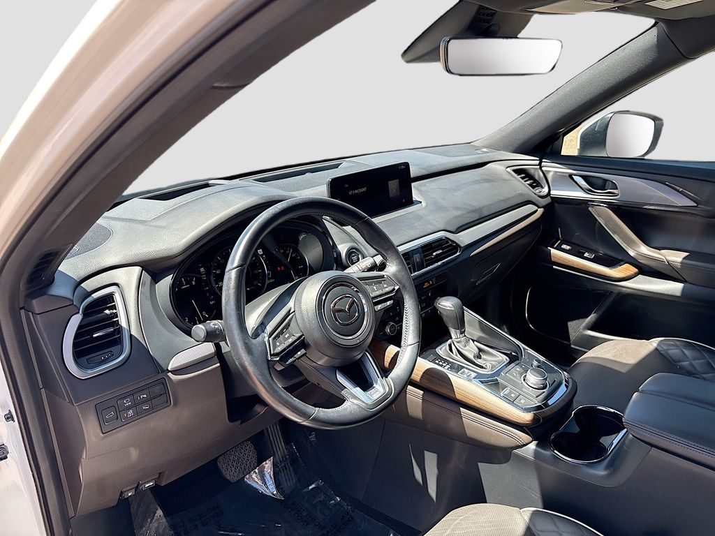 Used 2023 White Mazda Signature image 9