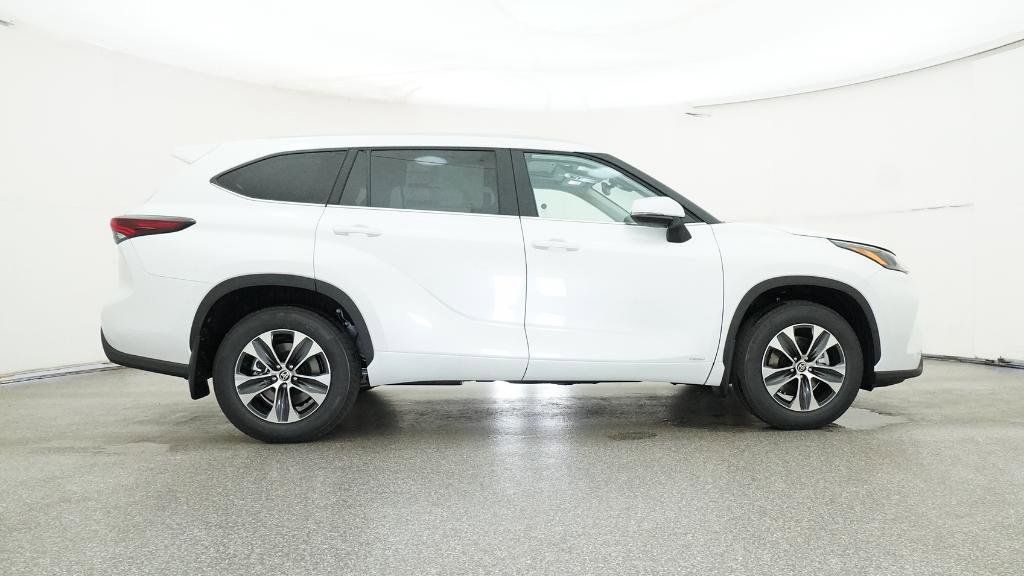 Thumbnail: 2025 Toyota Highlander - 22