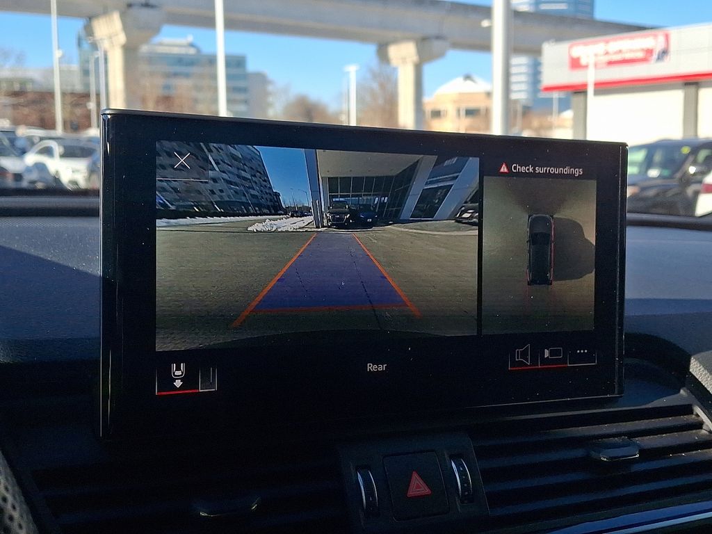 Thumbnail: 2022 Audi SQ5 - 18