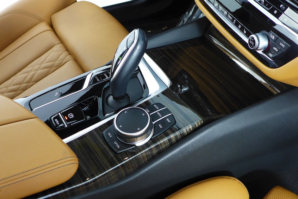 Thumbnail: 2023 BMW 5 Series - 15