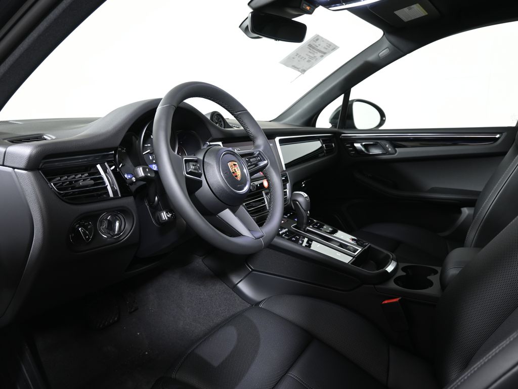 Thumbnail: 2026 Porsche Macan - 4