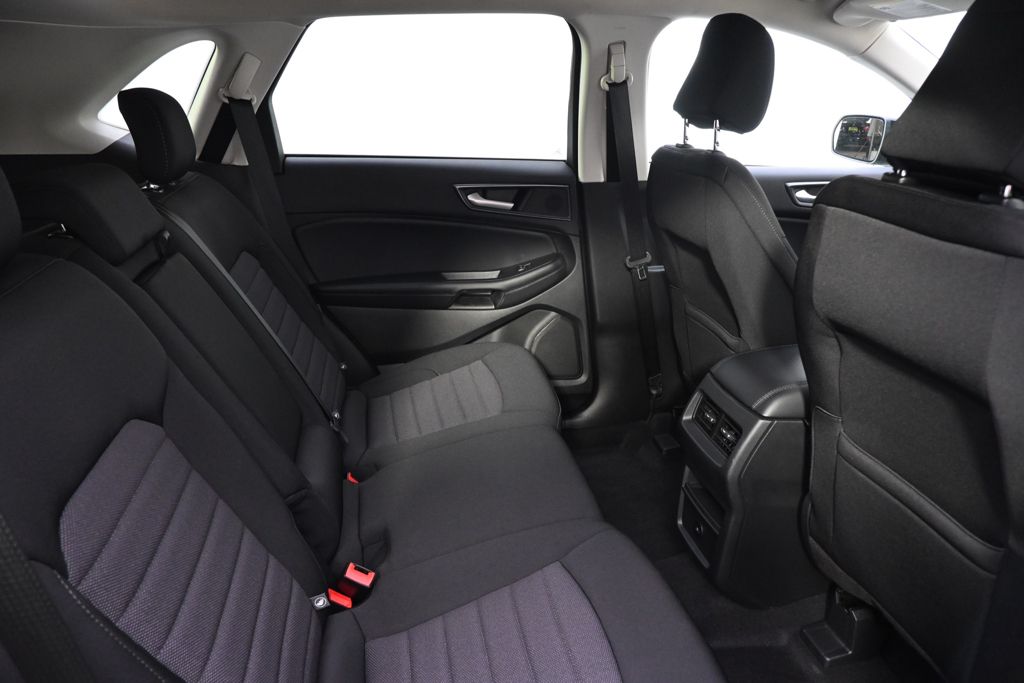 Used 2024 Silver Ford SE image 18