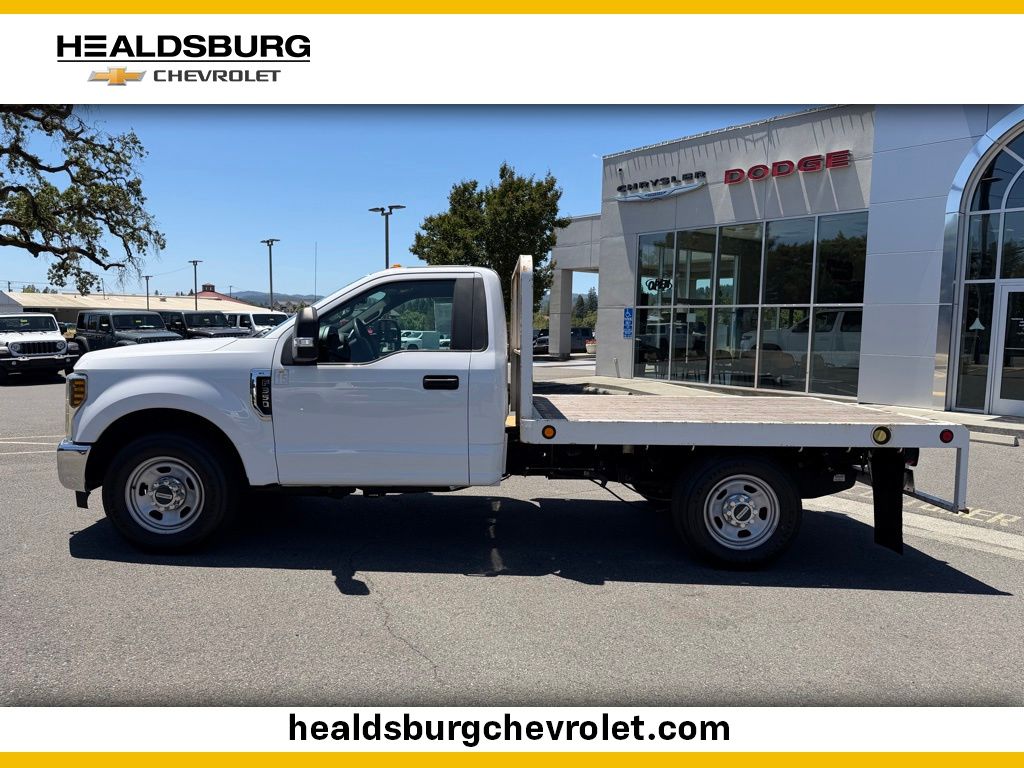 Oxford White 2019 Ford F-350 Super Duty Chassis XL RWD Pickup Truck 4X2 6-Speed Automatic