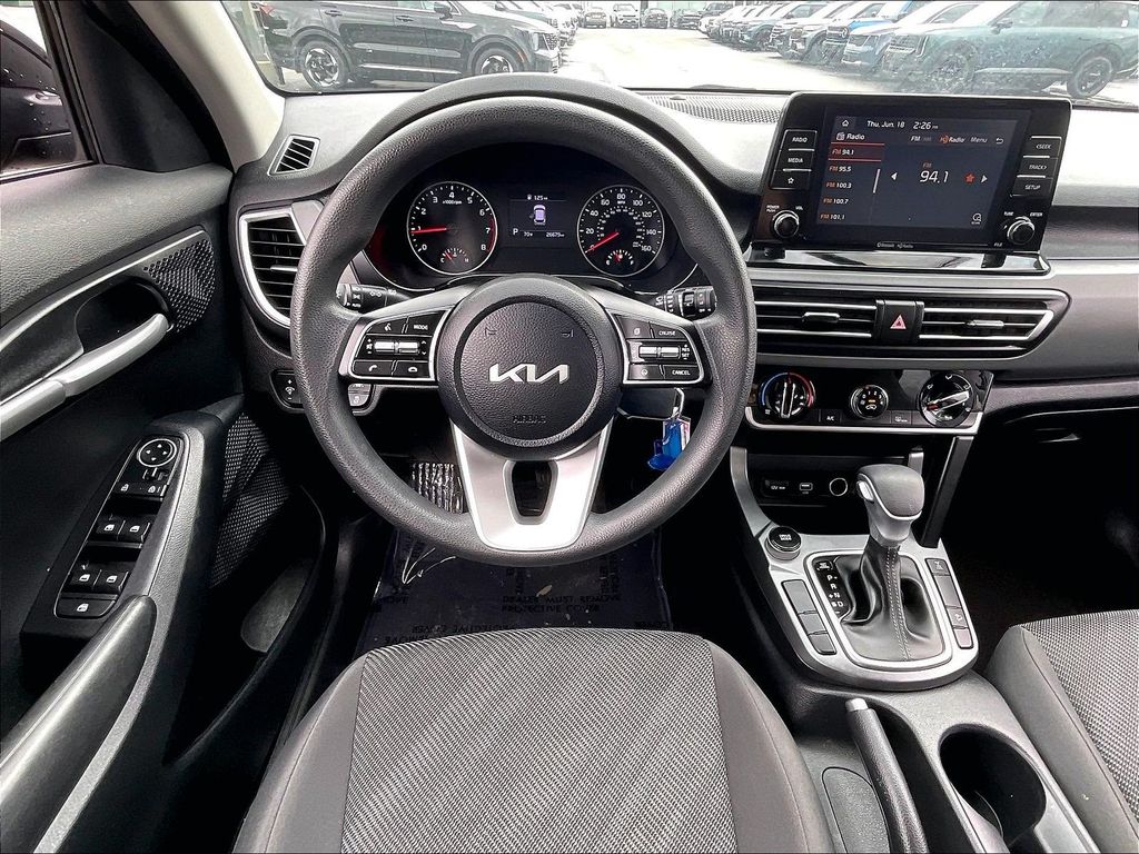 2023 Kia Seltos — photo 16