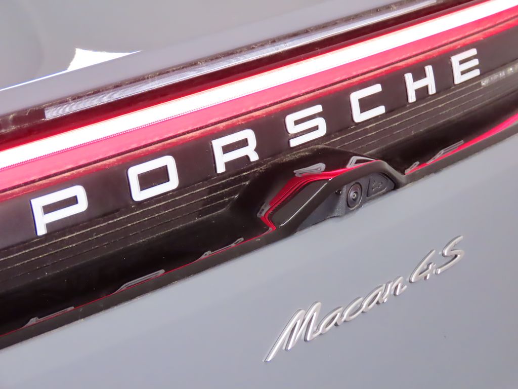 Thumbnail: 2025 Porsche Macan - 12