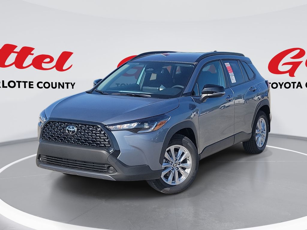 2025 Toyota Corolla Cross LE's photo
