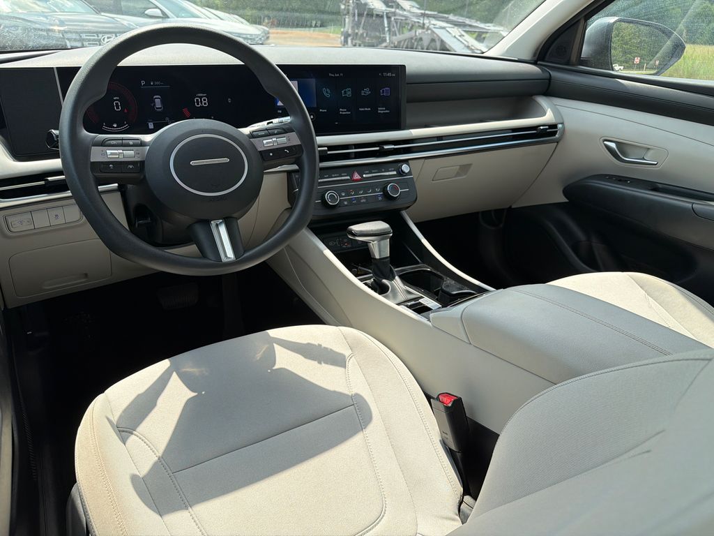 Used 2026 Green Hyundai SE image 22