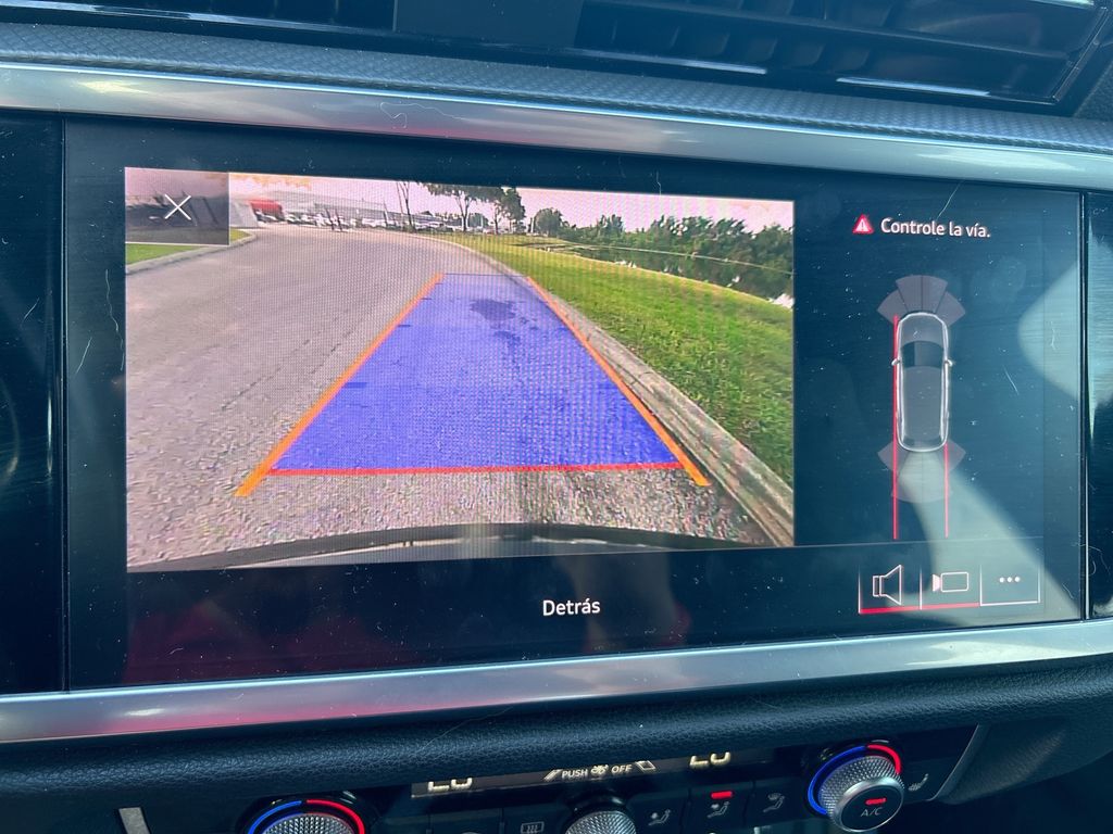 Thumbnail: 2020 Audi Q3 - 23