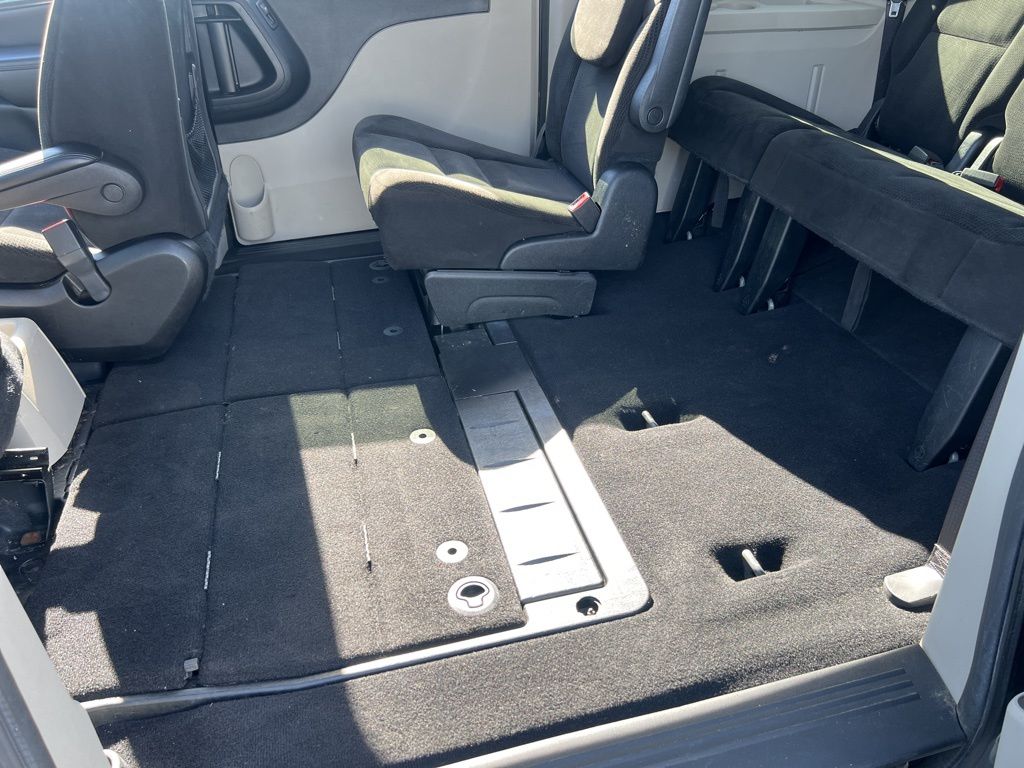 Thumbnail: 2016 Dodge Grand Caravan - 23