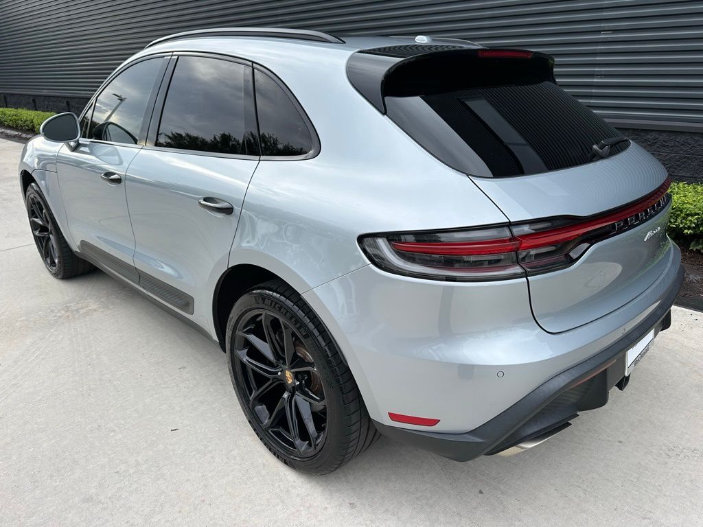 Thumbnail: 2022 Porsche Macan - 3