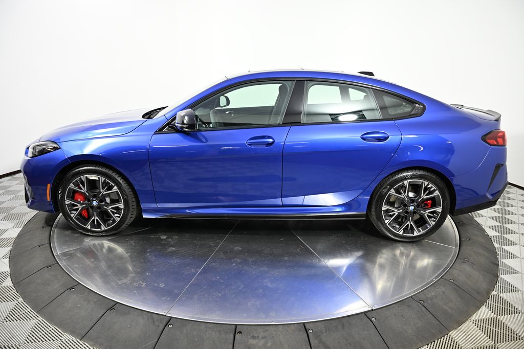 Thumbnail: 2025 BMW 2 Series - 2