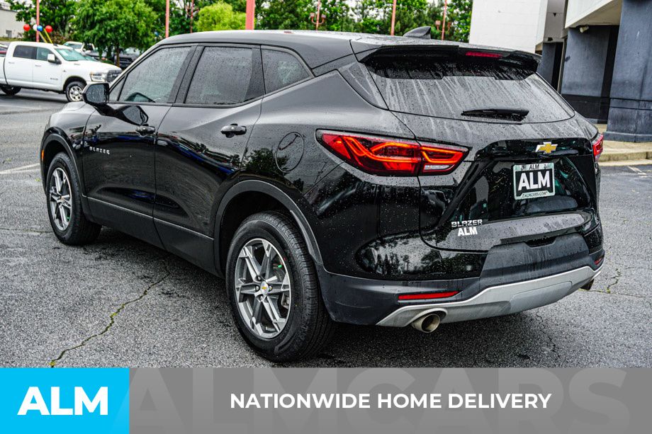 Used 2025 Black Chevrolet LT image 5