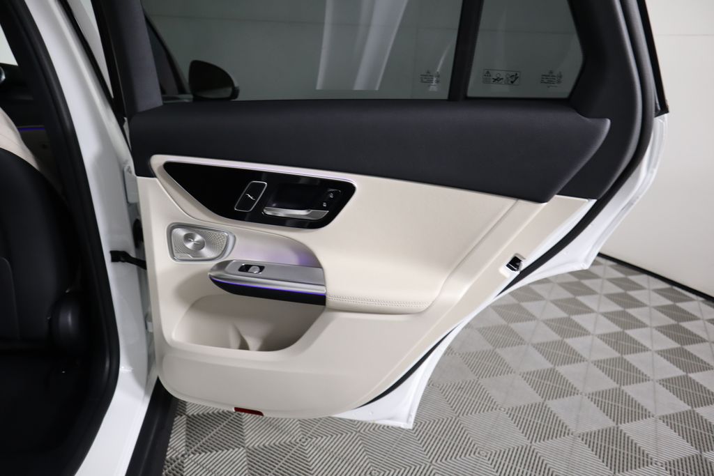 2025 Mercedes-Benz GLC 300 29