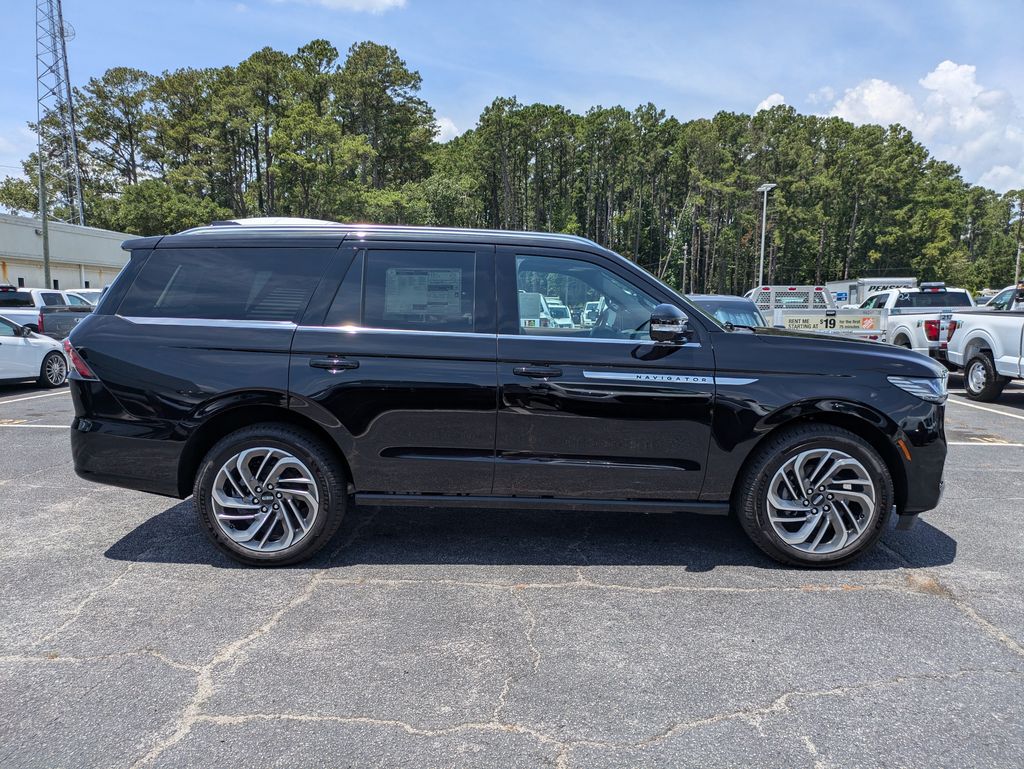 2027 Lincoln Navigator Reserve