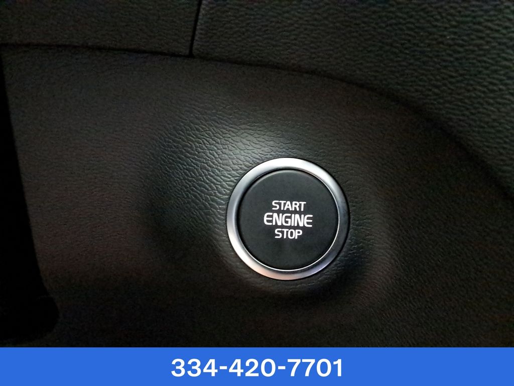 new 2025 Volvo XC40 car, priced at $37,599