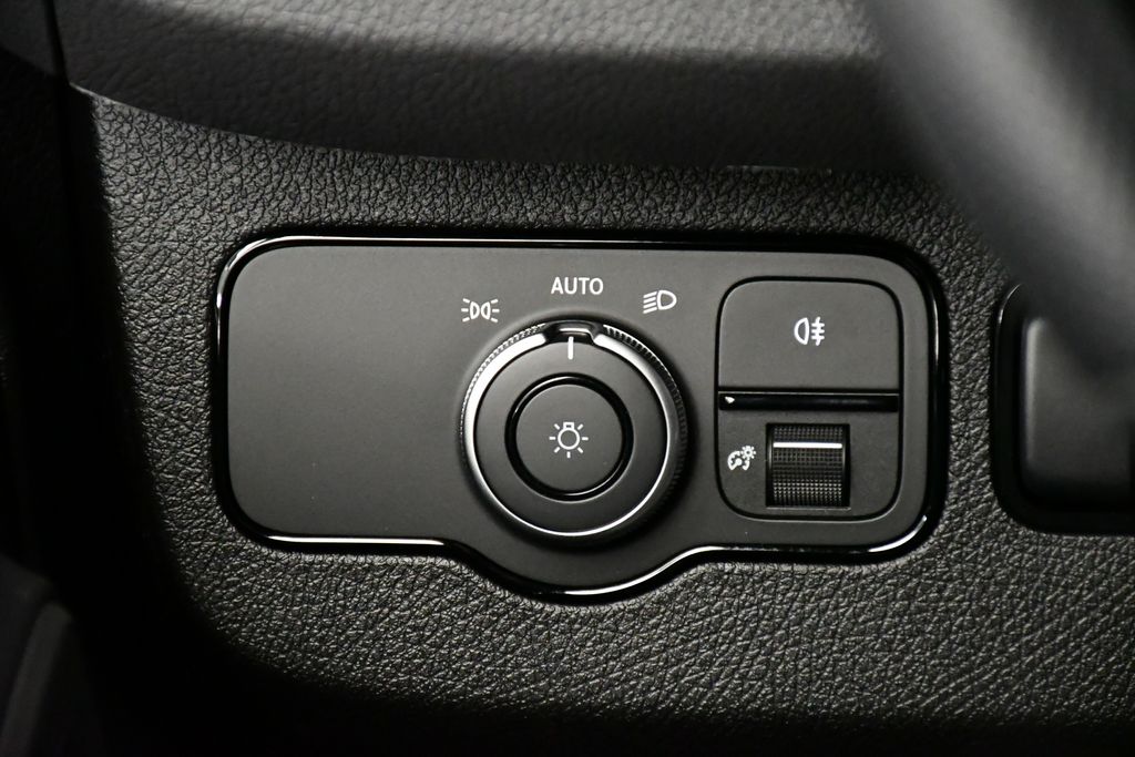 Thumbnail: 2026 Mercedes-Benz Sprinter - 13