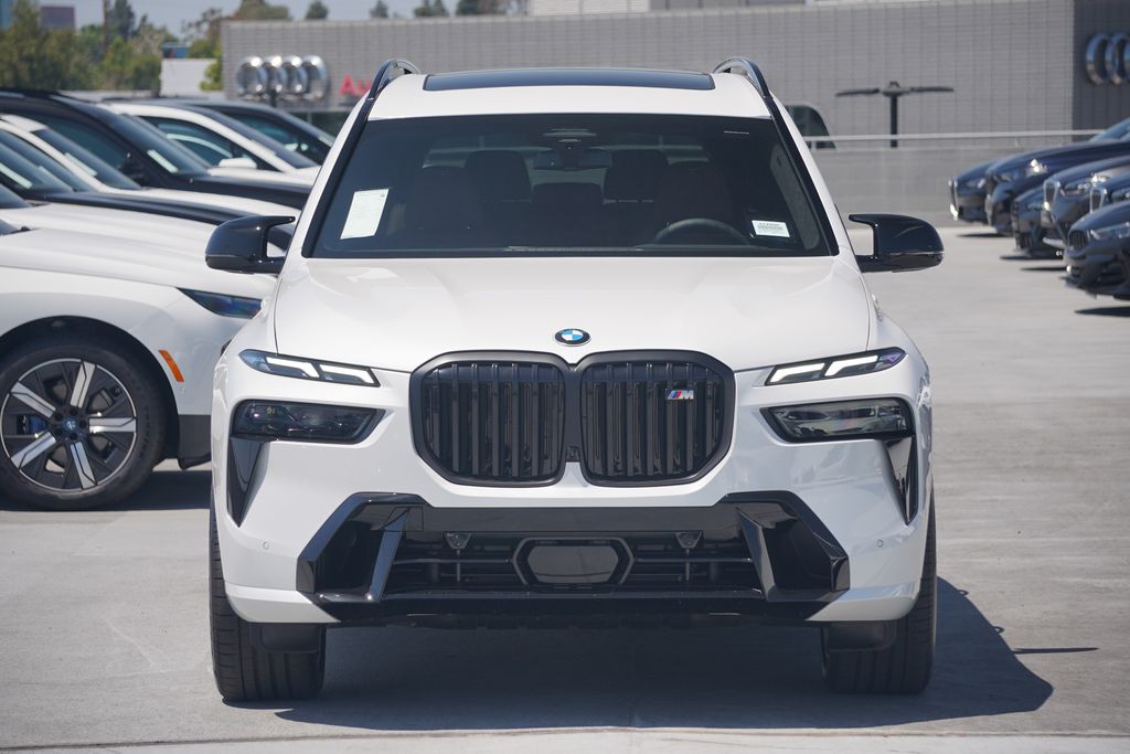 2025 BMW X7 M60i 2