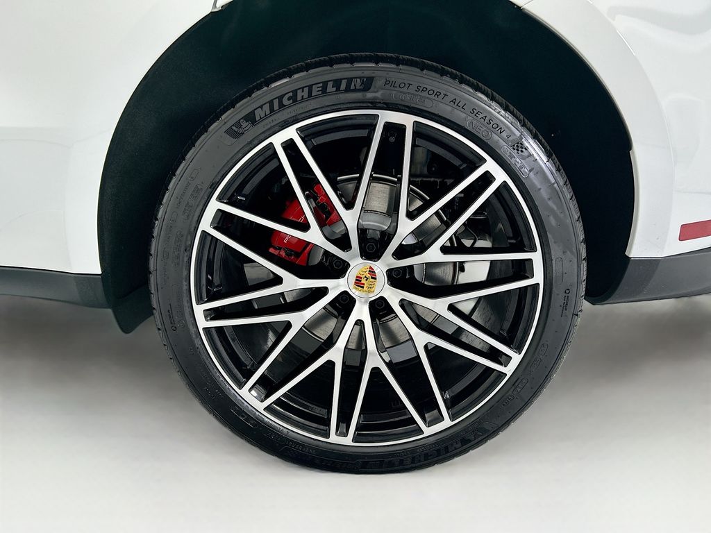 Thumbnail: 2026 Porsche Macan - 31