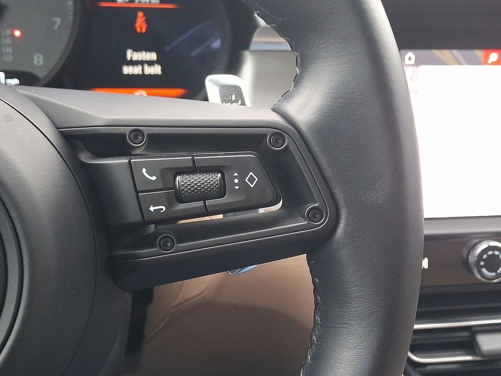 Thumbnail: 2022 Porsche Macan - 22