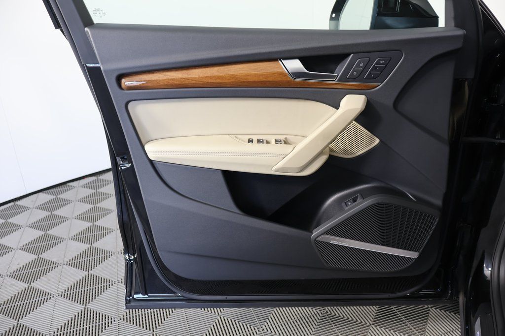 Thumbnail: 2023 Audi Q5 - 11