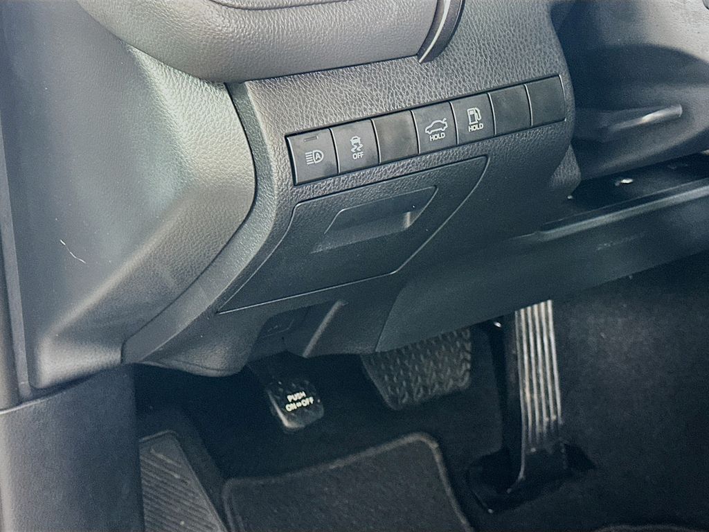 2023 Toyota Camry SE 10