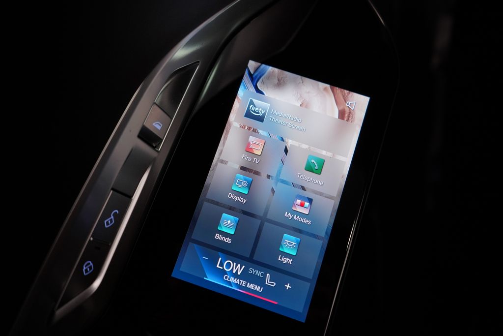 Thumbnail: 2026 BMW 7 Series - 13