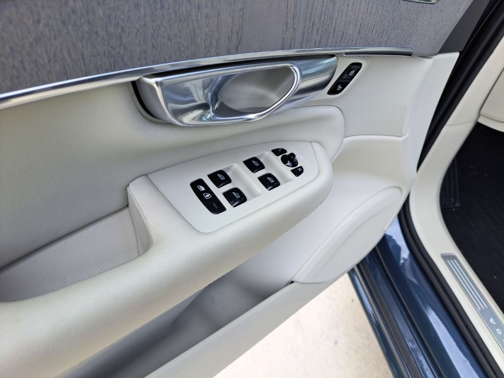 2025 Volvo XC90 Plus - Photo 16