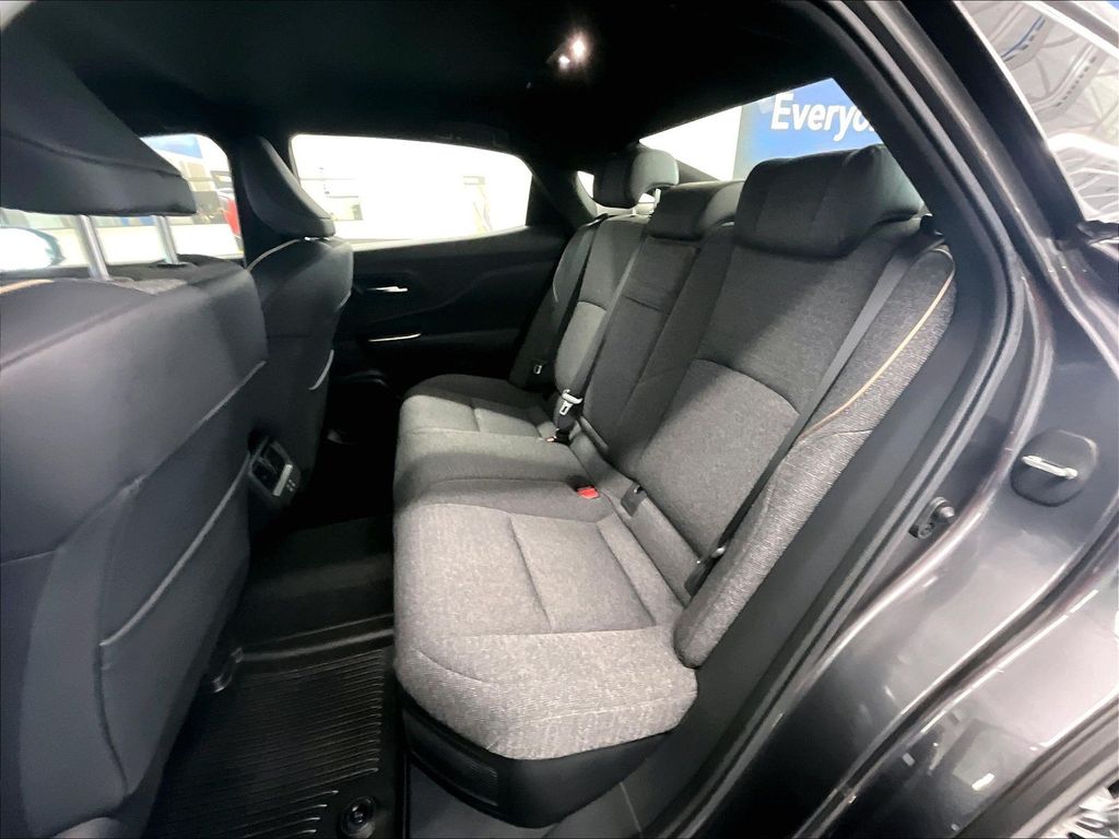 2023 Toyota Crown — photo 15