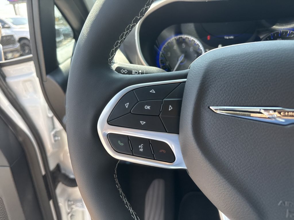 2026 Chrysler Pacifica Select White at River Oaks CDJR