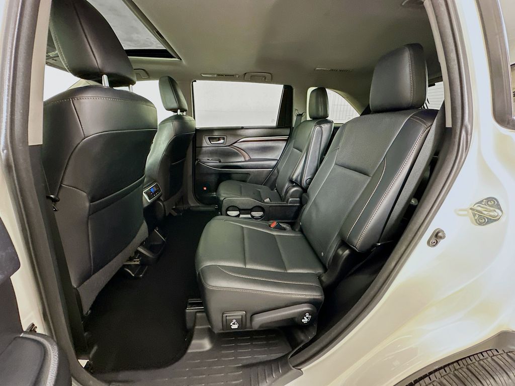 2015 Toyota Highlander Limited 25