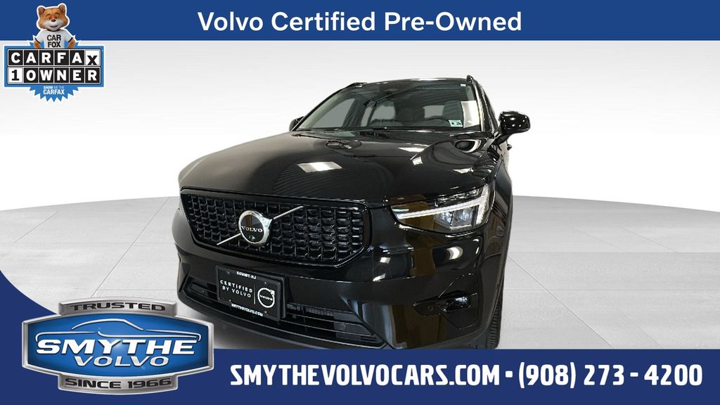  2023 Volvo XC40 B5 Plus Dark Theme AWD   