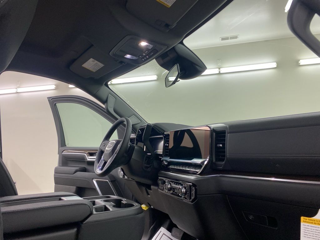 2025 GMC Sierra 1500 SLE photo