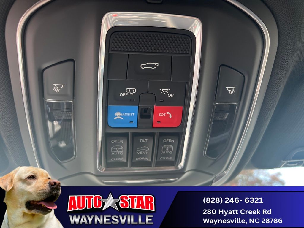 new 2025 Jeep Grand Cherokee car, priced at $47,990