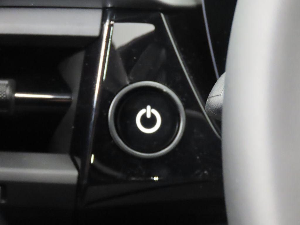 Thumbnail: 2026 Porsche Macan - 24