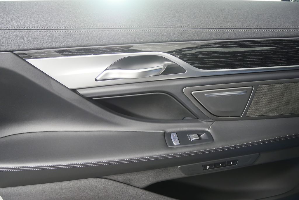 Thumbnail: 2022 BMW 7 Series - 14