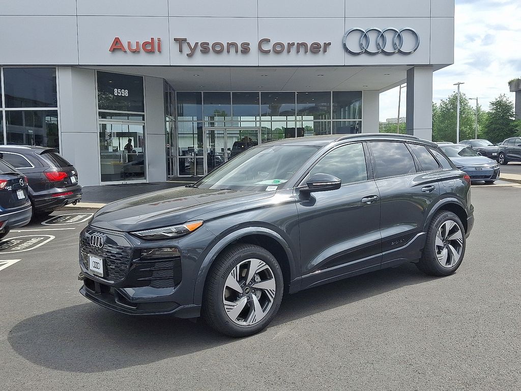 2025 Audi e-tron Premium -
                Vienna, VA