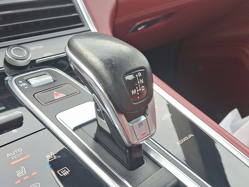 Thumbnail: 2019 Porsche Panamera - 16