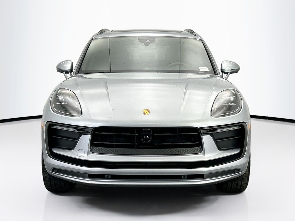 Thumbnail: 2026 Porsche Macan - 10